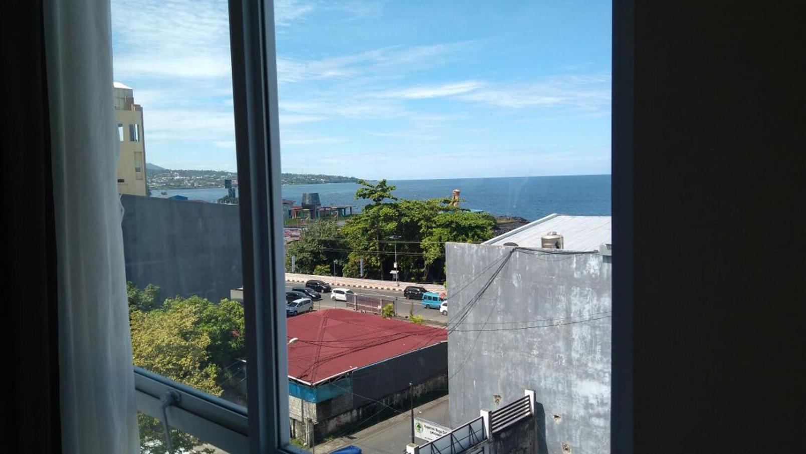 Green Eden Hotel Manado Bilik gambar